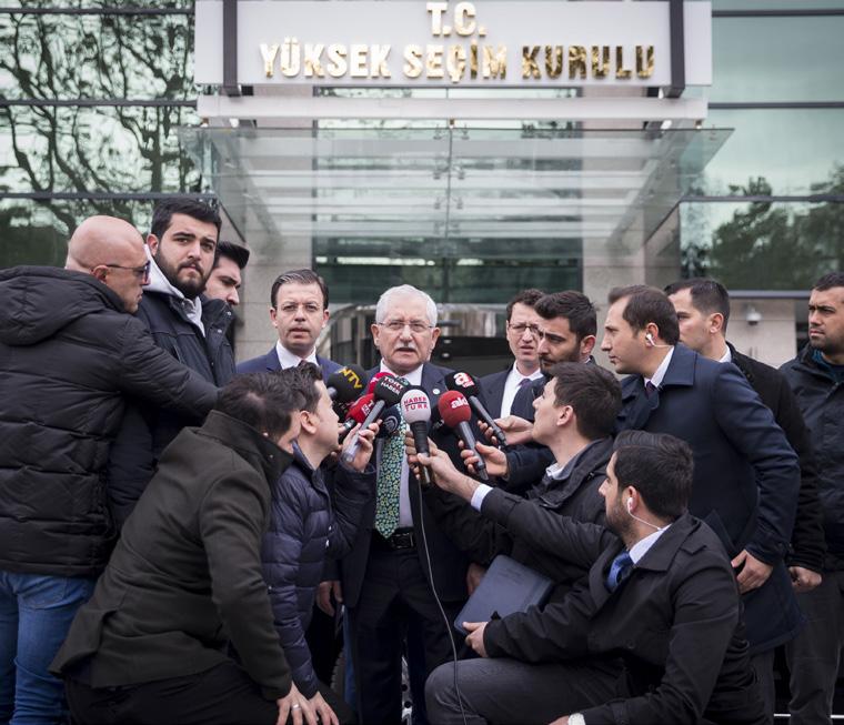 İlçe seçim kurullarına gelen sandık sonuç tutanakları YSK memurları tarafından birleştirme tutanağı ile tek bir doküman haline getirilir ve bu işlemler siyasi parti temsilcilerinin ve gözlemcilerin