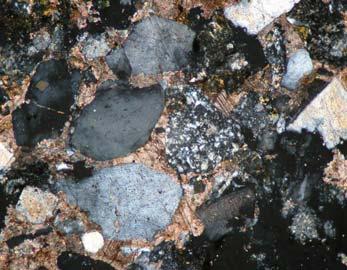 Seçilen bazı kumtaşı örneklerinin ince kesit görünümleri (Qm: Monokristalin kuvars,