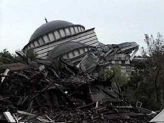 Kocaeli Üniversitesi Aslanbey kampüsü idari bilimler fakültesi binası 1999 deprem hasarı. Figure 3.
