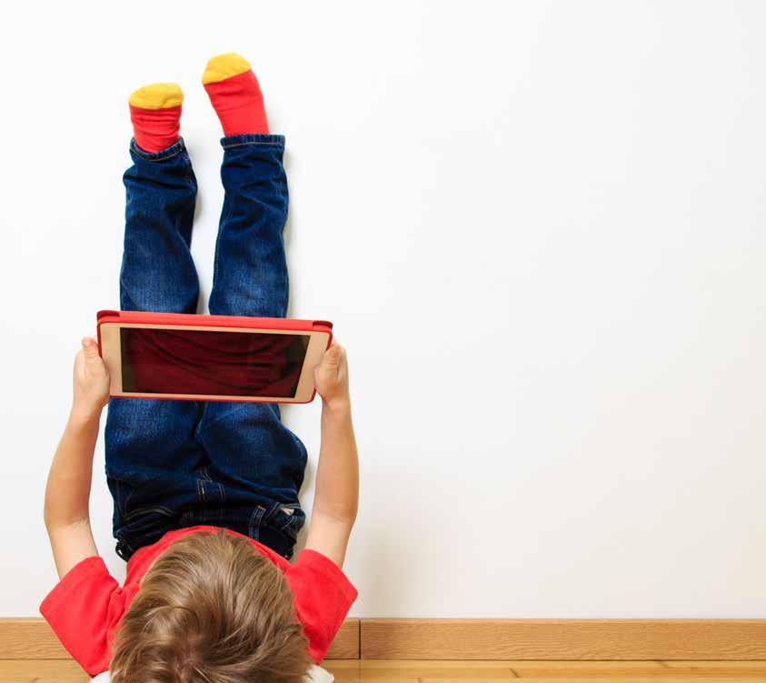 İnternet ve video oyunlarının icadından önce, çocuklar çoğu zaman dışarıda oynarlardı. Fakat şimdi, teknolojinin cazibesi birçok çocuğun boş zamanlarında ekranlar ile vakit geçirmesini sağlıyor.