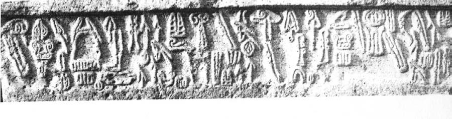 steli ve üzerindeki hiyeroglif yazıtın