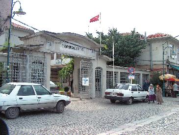 Eyüp Özbekler tekkesinden günümüze sadece tevhidhane ve tekkenin banisi La li zade Abdülbaki Efendi nin yapt rm fl oldu u s byan mektebi, hemen yan nda kendisin de gömülü oldu u üstü aç k türbe ve bu