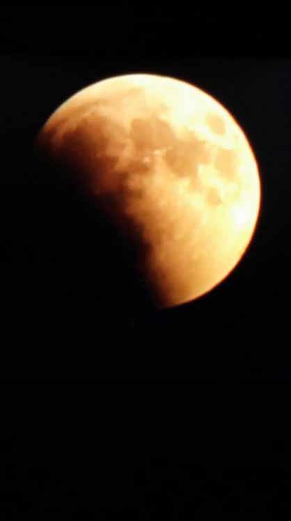 KIZIL AY TUTULMASI Kızıl Ay Tutulması 27 Temmuz Akşamı 21. Yüzyılın en uzun Kızıl Ay tutulması yaşandı. Tam 1 saat 42 dakika 57 saniye sürmüştür.