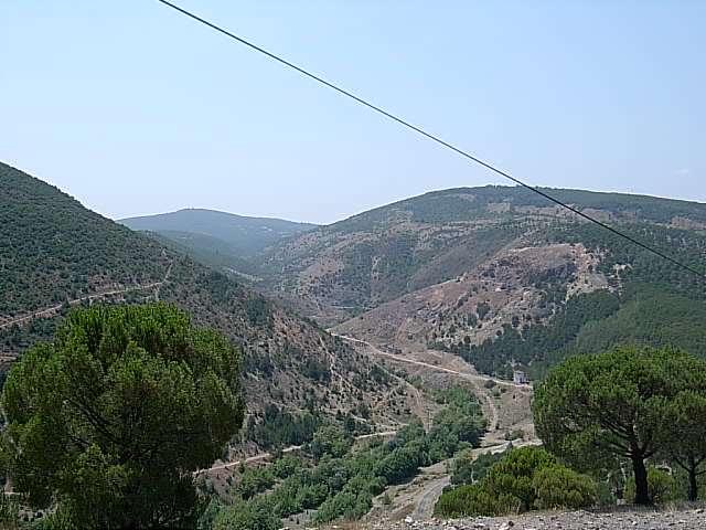 Kocaçay Nehri ilçenin en önemli akarsuyu olup maden sahasının da yakınından geçerek Manyas Gölü ne dökülmektedir. Çalışma alanına ait yükseltilere ait görüntü Şekil 3.