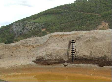 Yapılan arazi çalışmaları asidik göletlerin ve Maden Deresi sularının fiziksel (in-situ ph, elektriksel iletkenli, sıcaklık) özelliklerinin tespiti, ağır metal ile iyon içeriklerinin belirlenmesi