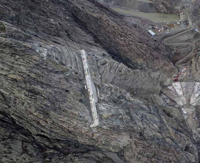 2018 22 Limak Şirketler Grubu Faaliyet Raporu Yusufeli Barajı ve HES Yusufeli Barajı ve Hidroelektrik Santrali Projesi; Doğu Karadeniz Bölgesi nde, Artvin in 70 kilometre güneybatısında Çoruh Nehri