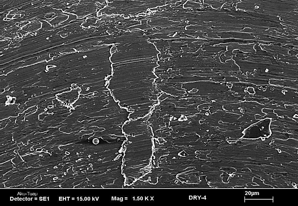 AlCrN kaplı kesici takımla, 2,5 µm/ağız ilerleme ve 0,15 mm kesme derinliğinde işlenen yüzeylere ait SEM görüntüleri ( a) 0-5 mm b) 40