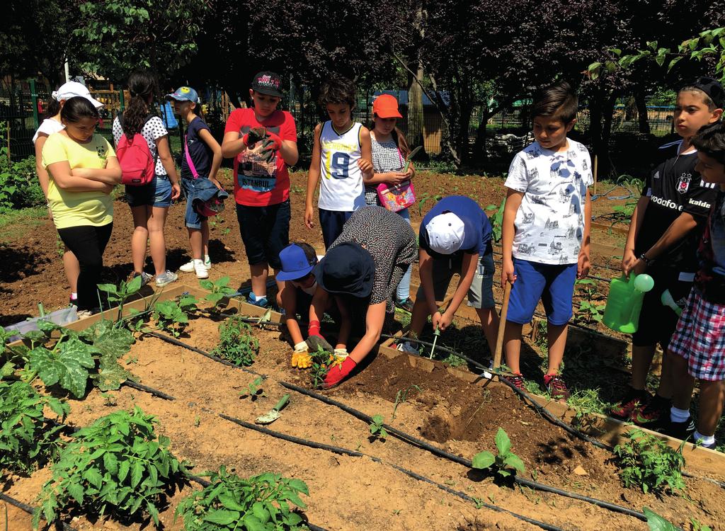 SCIENCES BİLİM L environnement naturel et le développement durable - Biovariété Doğal Çevre ve Sürdürülebilirlik Biyoçeşitlilik Animateur d atelier Atölye Yürütücüsü : Şükran Toy Dates Tarih : 21.03.