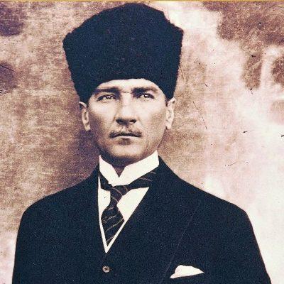 : Üçgen Yön Kavramı : Altında-Üstünde-Önünde-Arkasında/ Yukarı-Aşağı Zaman Kavramı: Erken-Geç AYIN KİŞİSİ Atatürk ve Sabiha Gökçen ATATÜRK ün