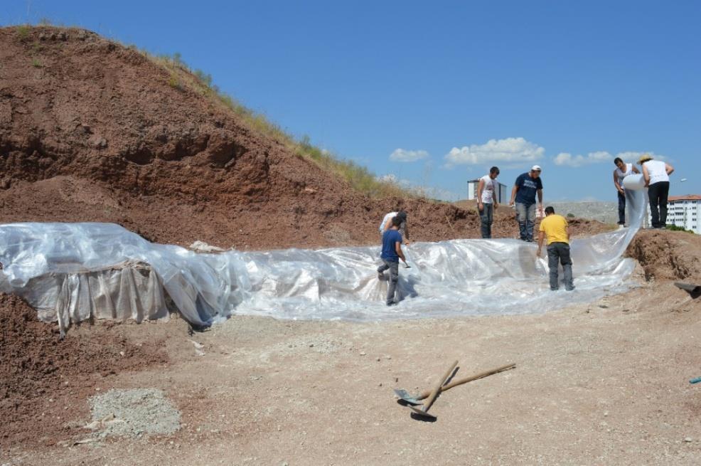 Kazı çalışmaları uzun süre aynı şekilde çalışma işleri, aydınlatma psikolojik sorunlar ve ergonominin konusu olan birçok sorunun var olduğu bir alandır.