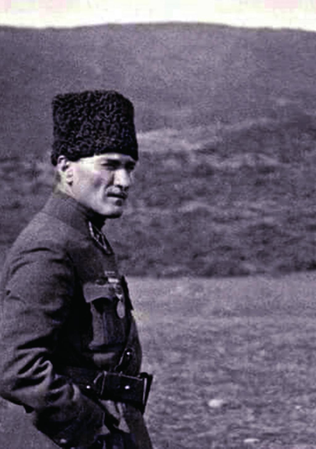Gençliğin Dünyası Kaya Boztepe KADERİN CİLVESİ 19. Tümen Kumandanı Yarbay Mustafa Kemal Kendisini çok iyi yetiştirmişti. Çok zekiydi. Müthiş bir matematik kafası vardı.