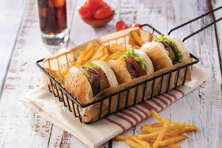 domates, soğan, turşu, suda mozzarella, patates kızartması ile CHEESEBURGER El yapımı 160 gr burger köftesi, kıvırcık, domates, soğan, turşu, cheddar peyniri, patates kızartması ve çağla turşusu ile