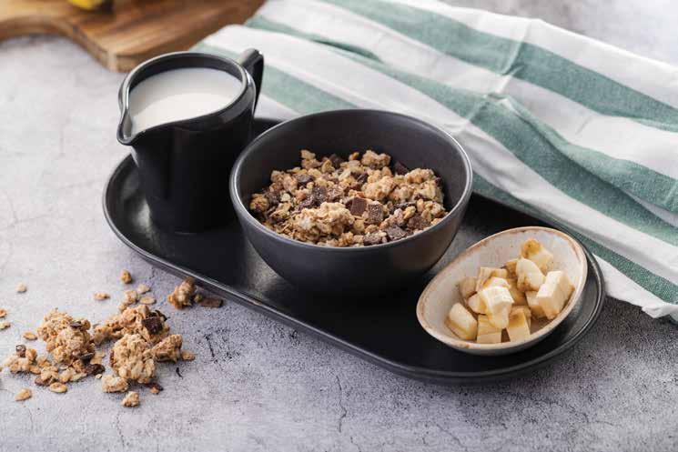 Luppa Günaydın BİTTER ÇİKOLATALI MÜSLİ Taze meyve ve süt ile CHİA TOHUMLU FİT KAHVALTI Chia tohumlu yoğurt, vanilya, süzme bal, granola, çilek, file badem, taze nane GRANOLA PARFE Granola, file