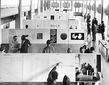 Uluslararası Sosyal Araştırmalar Dergisi Cilt: 11 Sayı: 60 Yıl: 2018 Şekil 6: Bauhaus tasarım okulu Buraya kadar gelinen noktada, mimarın eğitiminin tarihsel sürecinde, sistem bağlamında görülen tüm