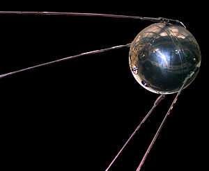 Güneş Sistemi Sovyetler Birliği ilk yapma uydu Sputnik 1 i 4 Ekim 1957 de fırlattı.