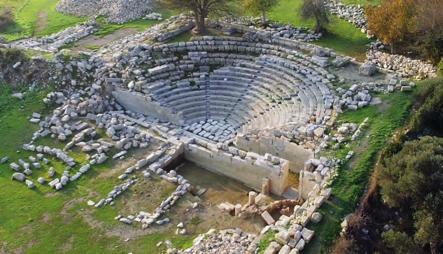 BOULEUTERION (MECLİS BİNASI) Dionysos Tapınağı nın doğusunda ve Tiyatro nun güneydoğusunda yer alan Bouleuterion, kentteki en iyi korunmuş yapıdır.