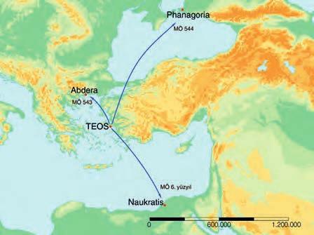 sonra Ion kolonizasyonu döneminde Kodros un evlilik dışı oğlu Naoklos ve daha sonra Atinalı Apoikos ile Damasos ve Boiotialı Geres tarafından kurulduğunu bildirmektedir.