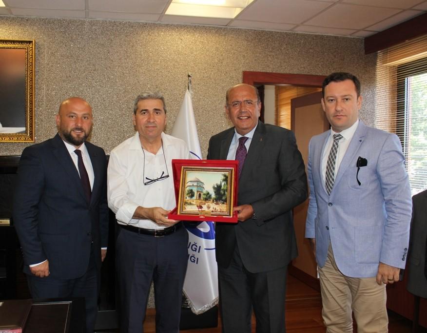 Bursa Ticaret Borsası (BTB) heyeti, Bursa Vali Yardımcısı Abidin Ünsal ve Bursa Defterdarı Mehmet Yazar ı makamlarında ziyaret etti.