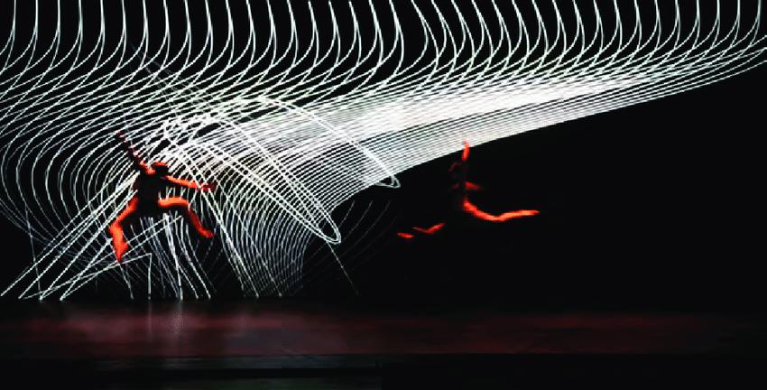 Resim 8- Klaus Obermaier, Apparition, Ars Electronica Futurelab, 2004 Teknoloji sanatçı için hız demekti, dinamizm demekti, ışık, ses ve görüntü demekti, ona düşen ise bunları hangi şekilde sanatıyla