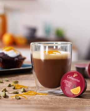 Portakallı Flat White 1 yeşil kakule tohumu 1 kapsül Espresso Dark Choc & Orange 1 çay kaşığı portakal şurubu 100-120 ml süt Süslemek için: portakal kabuğu rendesi 1.