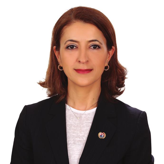 RIZA TEKSAN 1960 İstanbul doğumludur. Bakırköy Ticaret Lisesi mezunu ve Marmara Üniversitesi İktisadi ve İdari Bilimler Fakültesi mezunudur.