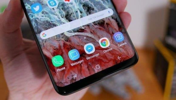 Galaxy S10 ekran tasarımı sızdırıldı! Sızıntıya göre, Galaxy S10 un ekranında Galaxy A8s inki gibi geniş bir ekran deliğine yer verilmeyecek.