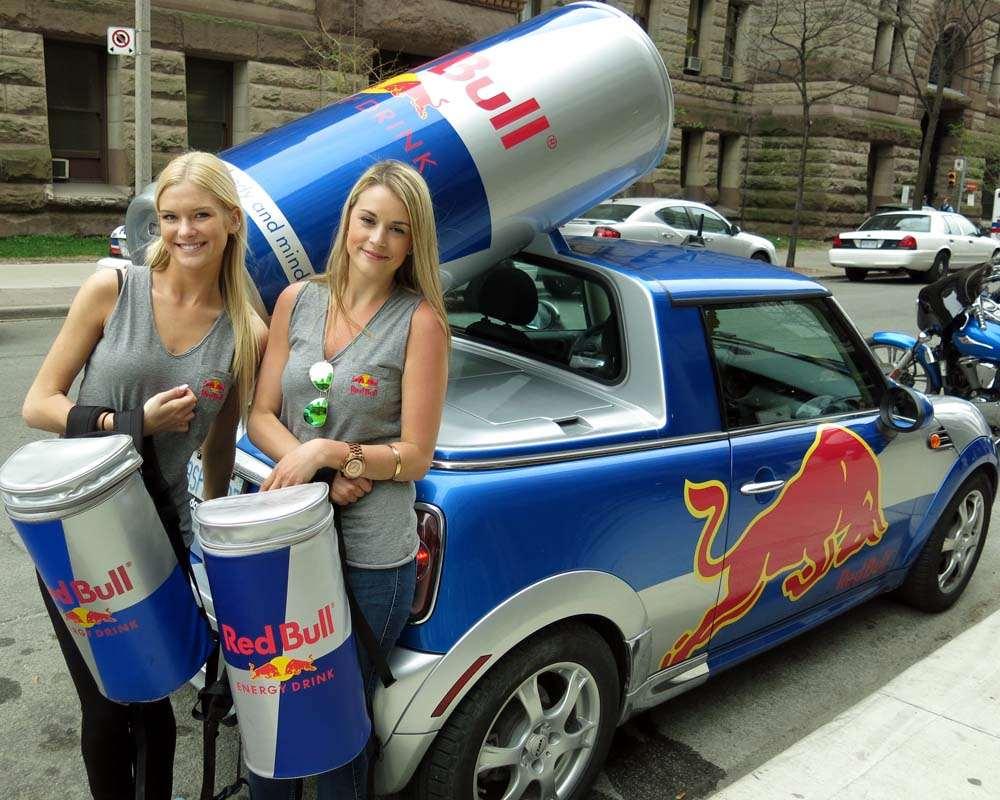 Red Bull Kanatlar takımı: Red Bull un çevrede markalı arabayla dolaşıp numune dağıtan ekibidir.