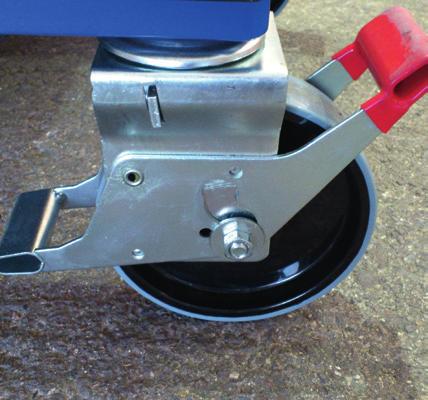 Tekerlek yuvası eksen cıvatalarının (Fotoğraf 1) ve tekerlek çatal pimlerinin (Fotoğraf 2) güvenli bir şekilde bağlı olduğunu kontrol edin. 4.