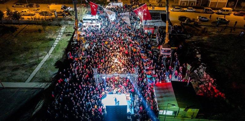 Tayyip Akalın Caddesi üzerinde bulunan SKM önünde oluşturulan kortej, Mustafa HELVACIOĞLU AYGÜL KONAR Bir Nefes Sağlık Derneği Başkanı ve Özel Keşan Hastanesi Genel Cerrahi Uzmanı Op. Dr.