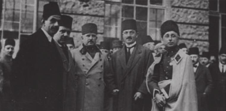 Ders 20 Atatürk ve Demokrasiye Katkıları Cumhuriyet Halk Fırkası Notlar Türkiye Cumhuriyeti nin ilk siyasi partisidir. 9 Eylül 192 te Mustafa Kemal liderliğinde kurulmuştur.