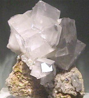 Dolomit - CaCO 3 MgCO 3 yaygın bir kireçleme materyalidir Kalsite benzer Mg