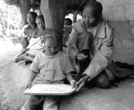 Bugüne kadar, Bat Afrika da slam kültürü, hala daha kuvvetli bir flekilde geleneksel ticaret a lar ile iliflkilendirilmektedir.