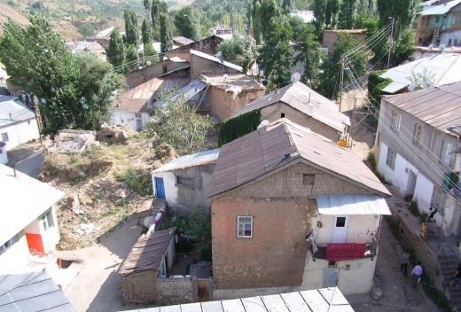 1080 Şahabettin ÖZTÜRK - Yaşar SUBAŞI DİREK Fotoğraf-3: Muş Ulu Camii ve Çevresi Niteliksiz Yapılar Görünüşü 3.