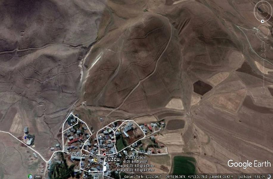 [Resim 5, Kaynak: Ekran Görüntüsü, Erzurum Tuzcu Köyü, Google Earth: 39 51'11.35" 41 13'4.12"] Kurtuluş Savaşı siper hatlarını ise şöyle sınıflandırabiliriz: 1-) İnönü ve 2.
