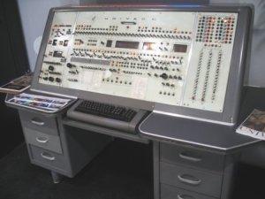 BİLGİSAYARIN TARİHÇESİ İlk ticari bilgisayar UNIVAC I (UNIVersal Automatic