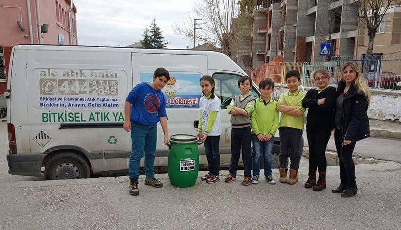 Su kirliliği konusu sınıflarda anlatıldı ve su kirliliğinin