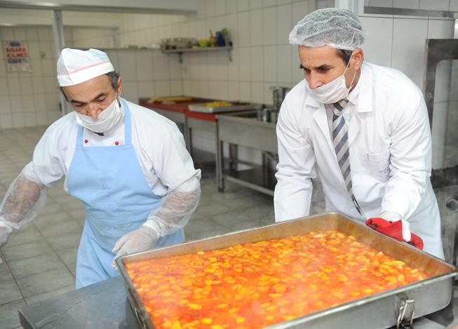 Aşevinde Ramazan Hazırlıkları Yılın her ayı ihtiyaç sahiplerine sıcak yemek ulaştıran Sancaktepe