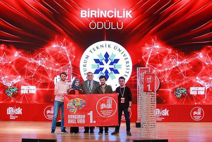 modelleri, 8 Nisan'da İstanbul Osmanlı Arşivleri Kağıthane Binası'nda yapılan finalde depremi simüle eden sarsma masasında test edildi.