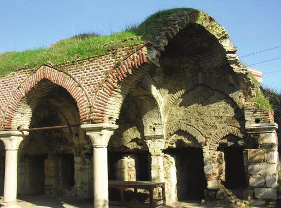 İzmir/Seferihisar Hereke (Düzce) Köyü Medresesi Fot.6- Medresenin doğu kanadı. Fot. 6: Medresenin doğu kanadı.