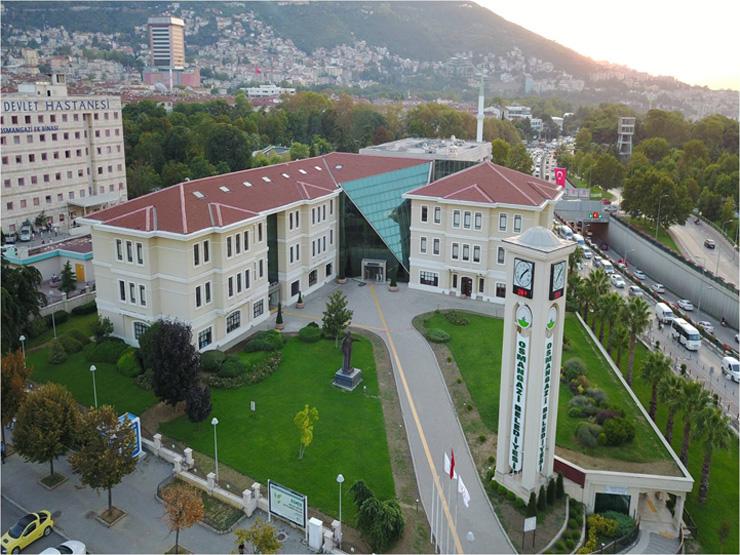 Ankara Yolu caddesi üzerinde ve kent merkezinde konumlanmıştır. Binaya ait görsel Şekil 3 te yer almaktadır (URL-3). Şekil 3. Osmangazi Belediyesi merkez hizmet binası görünümü.