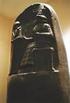 Hammurabi Kanunları. Kral Hammurabi güneş tanrısı Şamaş'ın tahtının önünde. Akatça dilinde çivi yazısı ile yazılmış olan 282 madde