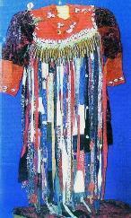 Şaman Giysi Unsurları Üzerlerinde Kullanılan Semboller 371 ruhlar Güneş ve Ay ile sürekli mücadele halindedirler.