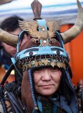 Şaman Giysi Unsurları Üzerlerinde Kullanılan Semboller 377 Altay Şaman Başlığı http://www.atlasdergisi.co m/kesfet/kultur/sayanlaraltaylar-ve-mogollar.html (21.08.