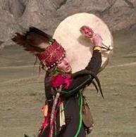 Şaman Giysi Unsurları Üzerlerinde Kullanılan Semboller 383 Altay Şamanı 342484746645946567/(07. 12.