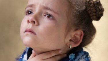 HASTA-2 AYŞE 6 yaşındaki kız hasta boğaz ağrısı