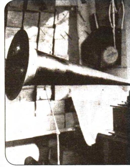 izik" boyutunu c;:oktan ke fetmi ti bile. Dogu undan on y1l kadar som a, 1800'lerin sonundan itibaren, Ed ison'm sesli telgraf olarak tasarlad1g1 fonograf, gramofon ad1yla, mi.