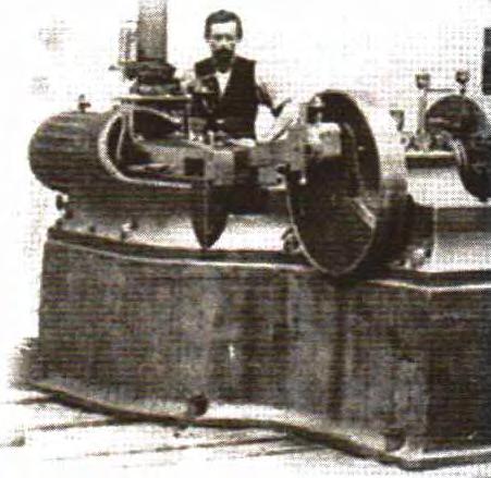 icatlanna devam ettigi ve hatta bir de daha geli mi bir hoparlor icat ettigi Budape te'den soma Paris'e giden Tesla, bir si.