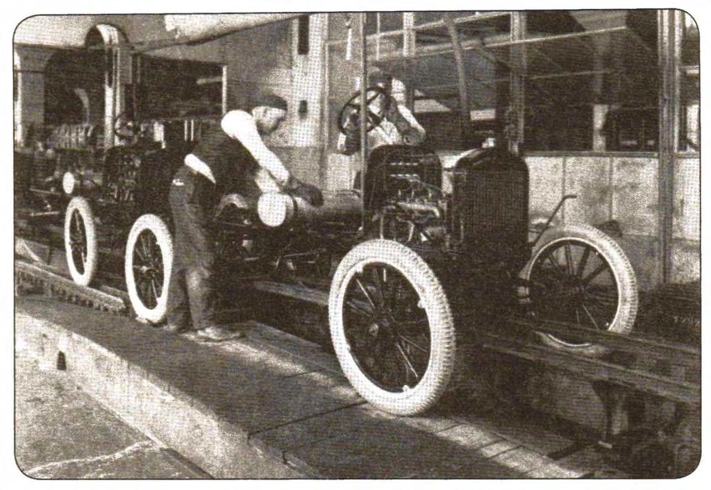 iketicilerin gozdesi olmu tu. Ford, Model T ile halka nihayet istedigini sunmu tu; hizli ve giivenilir bir otomobil. A ncak Model T, halen eski tarz i.iretim modeliyle i.iretiliyordu.