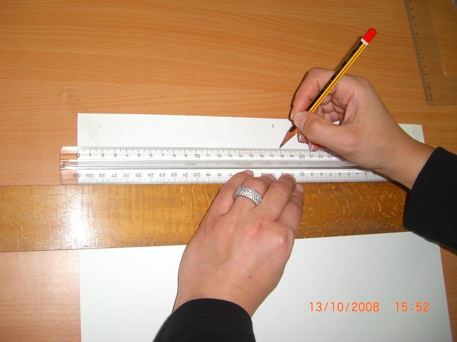 ÇİZİM MALZEMELERİNİN KULLANILMASI 4. Ölçü Cetveli: Ölçü cetveli ile çizgisiz bir kağıtta yatay ölçü alırken T cetvelinden faydalanılır.