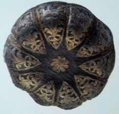 (Fotoğraf 9). Fotoğraf 9. 18. yüzyıl hamam tası (Photo 9. 18th century bath bowl) (Sadberk Hanım Müzesi Katoloğu, El Emeği Göz Nuru, s:340) Cüzdan: 20.